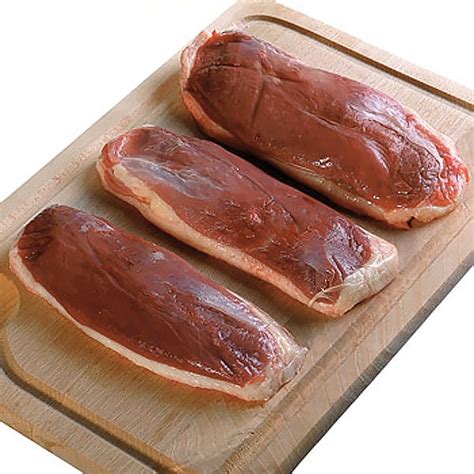 Magrets de canard crus