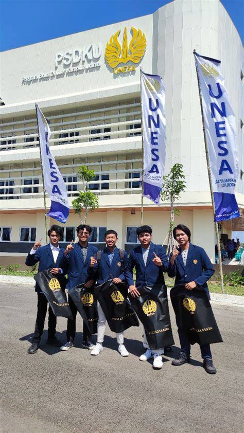 Mahasiswa UNESA