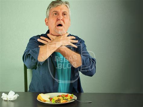 Makan Sambil Berbicara Dapat Menyebabkan Tersedak: Mengapa dan Bagaimana?