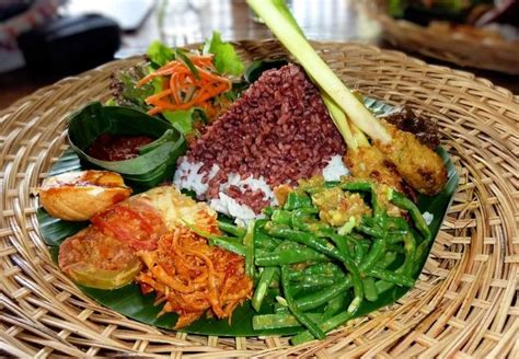 Makanan Berbuka Puasa Tradisional Indonesia