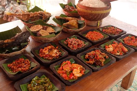 Makanan dan Kuliner di sekitar Pantai Banyu Tibo