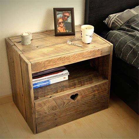 Make Bedside Table With Pallet