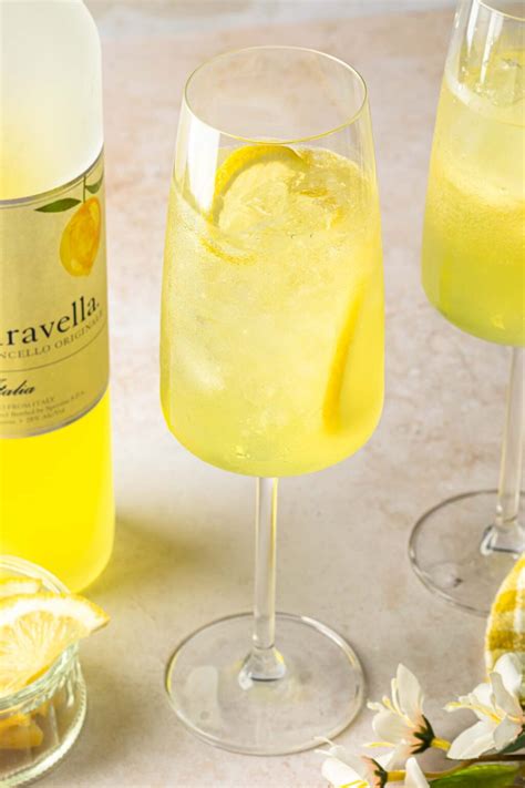 Making Limoncello Spritz