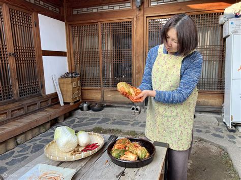 Making kimchi cooking class
