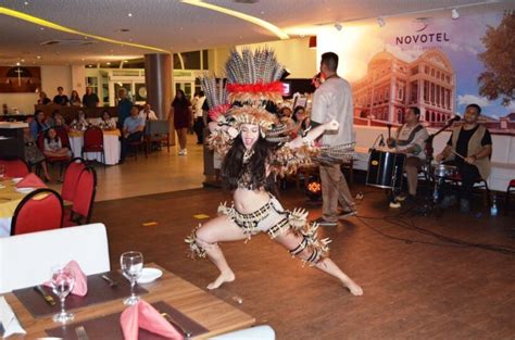 Cena folclórica amazónica en Manaos