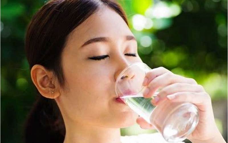 Manfaat Banyak Minum Air Putih Untuk Jerawat