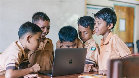 Manfaat memiliki domain untuk pendidikan Indonesia