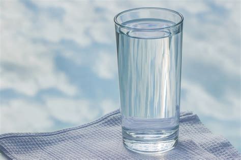 Manfaat Gambar Air Putih Dalam Gelas Dalam Kehidupan Sehari-hari