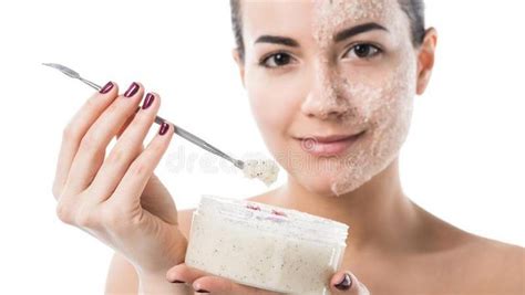 Manfaat kesehatan dari scrub wajah