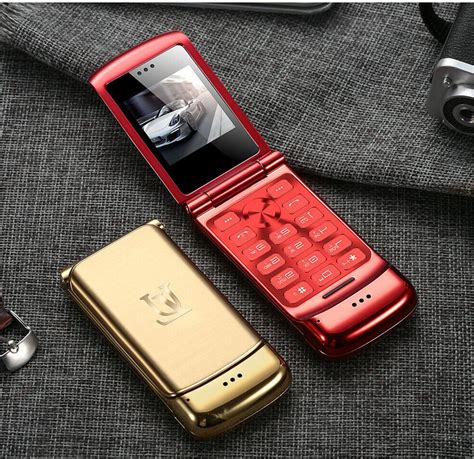 Manufacturers smallest flip cell phone