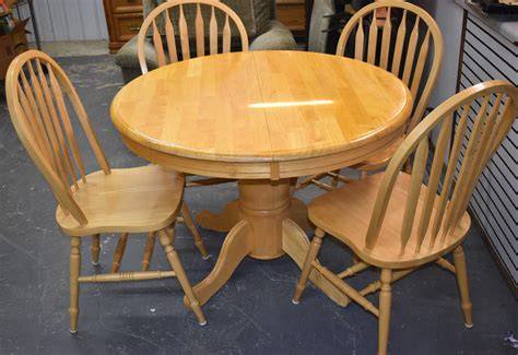 Maple Round Dining Table