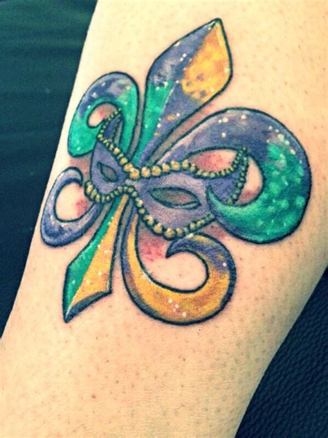 What a beautiful mardi gras mask! Tattoo made by Rember
