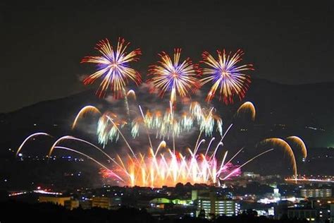 Mari Menonton Festival Kembang Api di Malam Tahun Baru Jepang