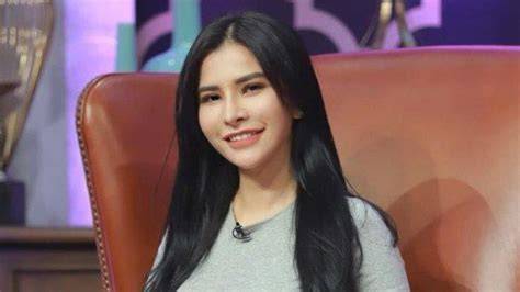 Maria Vania Biodata