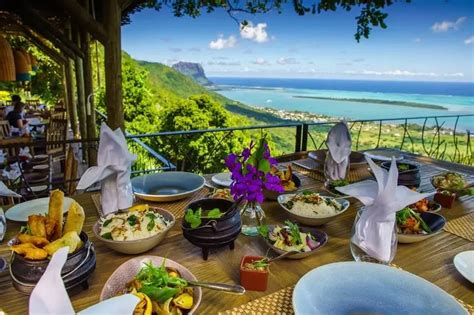 Mauritius beach lunch