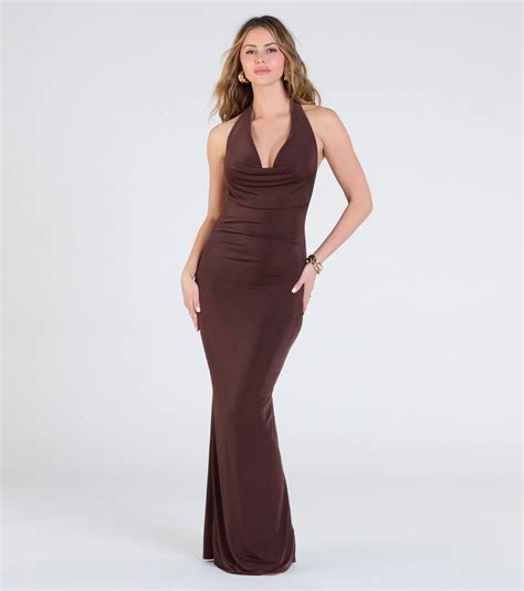 Maxi Dresses Meaning