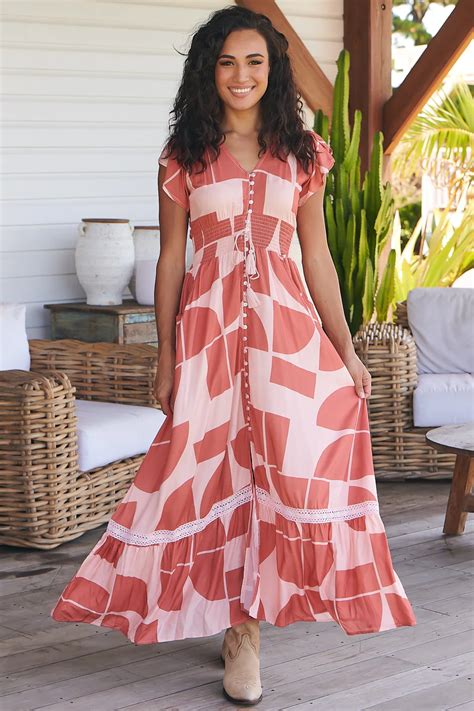 Maxi Dresses To Hide Tummy
