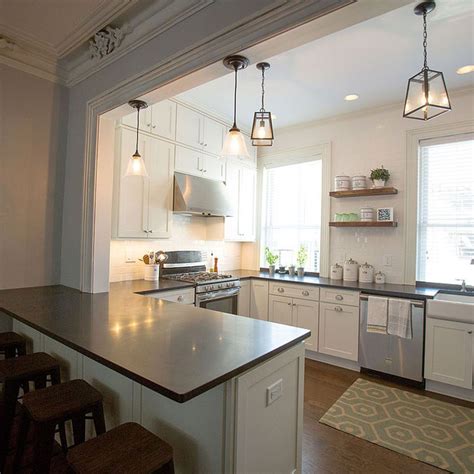 This ushaped traditional kitchen features peninsula seating, open