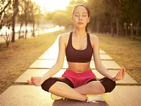 Meditasi yoga Cara Mengatasi Panic Attack