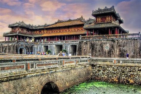 Meeting Tour Guide Hue