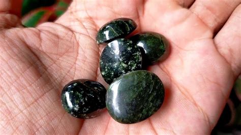 Membedakan Batu Black Jade Asli
