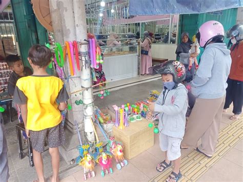 Gambar Membeli Permainan