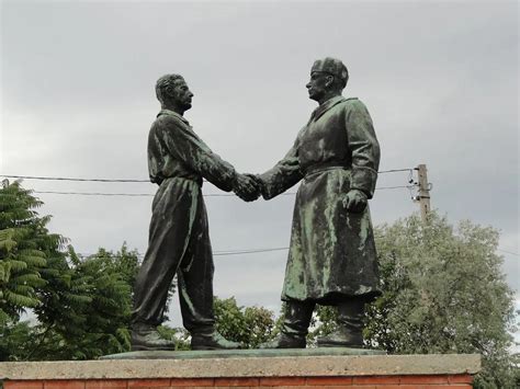 Memento Park Guide