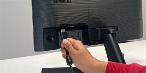 Memeriksa Kabel Monitor