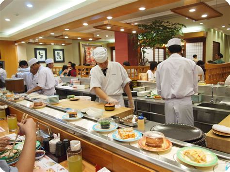 Memesan Makanan dan Minuman di Restoran Jepang