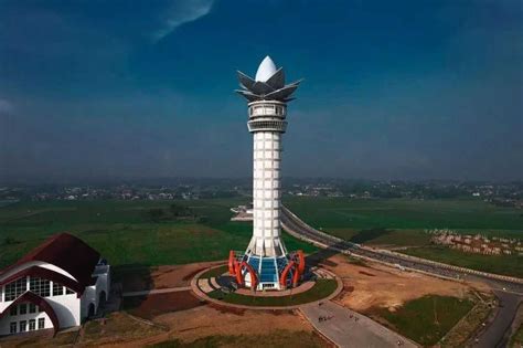 Menara Pandang di Pegunungan Jawa Timur
