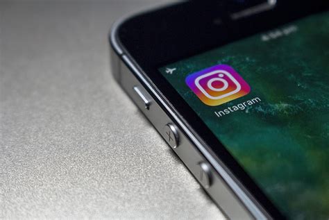Mencari foto Instagram private yang diunggah di platform lain