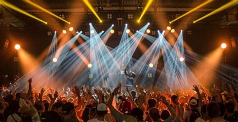Mengadakan Konser atau Pertunjukan