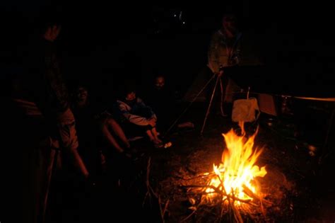 Tips membuat api unggun di Gunung Rinjani