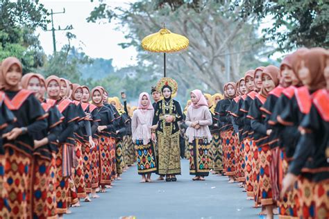 Pakaian Adat Lambung Khas Lombok Tengah Lombok Atraktif