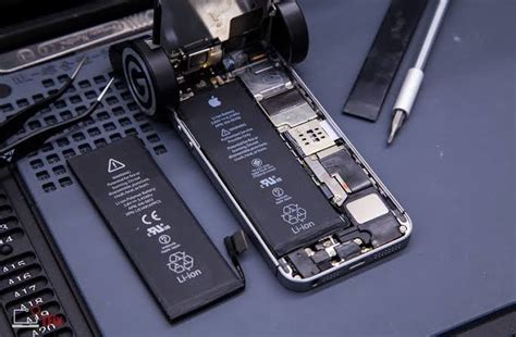 Mengganti baterai iPhone 4 secara mandiri