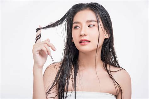 Menghindari penggunaan produk rambut yang berbahaya