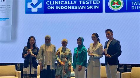 Mengunjungi Dokter Kulit