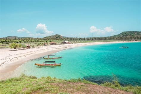 Lombok Traveler Menikmati Keindahan Pantai Tanjung Aan Lombok Tengah