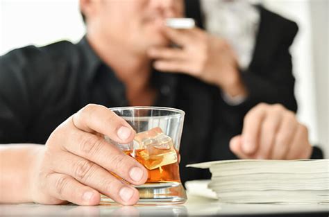 Menjauhi Kebiasaan Merokok dan Mengonsumsi Alkohol