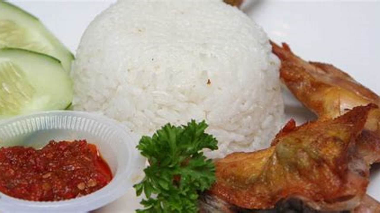 Menu Utama Adalah Ayam Goreng Yang Disajikan Dengan Nasi Putih, Sambal, Dan Lalapan, Resep7-10k