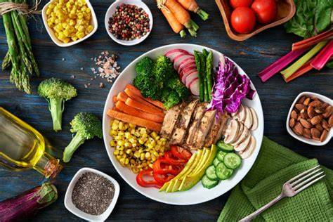 Penyajian menu diet DASH yang kaya akan serat dan nutrisi untuk pasien stroke