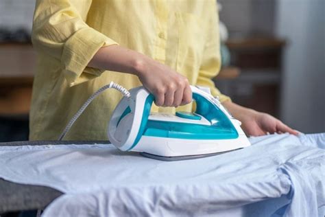 Menyetrika Pakaian