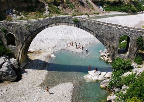 Mesi Bridge swimming