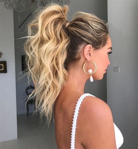 Messy & Textured High Ponytail