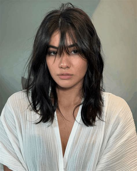 Messy Fringe: Effortlessly Cool