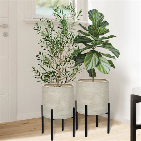 Metal Pots: Modern & Durable