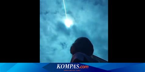 Meteor berwarna biru