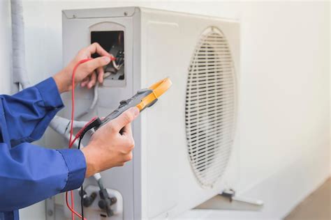 Miami Air Conditioner Repair Technician Checking Unit