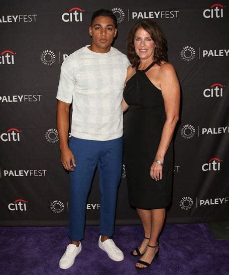 Discovering the Roots of Rising Star Michael Evans Behling: Exploring the Inspiring Story of His Parents