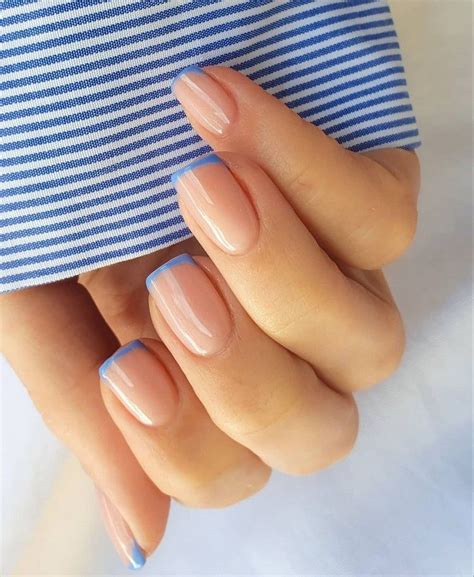 Micro French Nails Bunt: The Latest Nail Trend For 2023